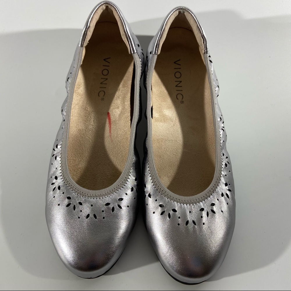 Vionic Flats Shoes Silver Women’s sz 7
